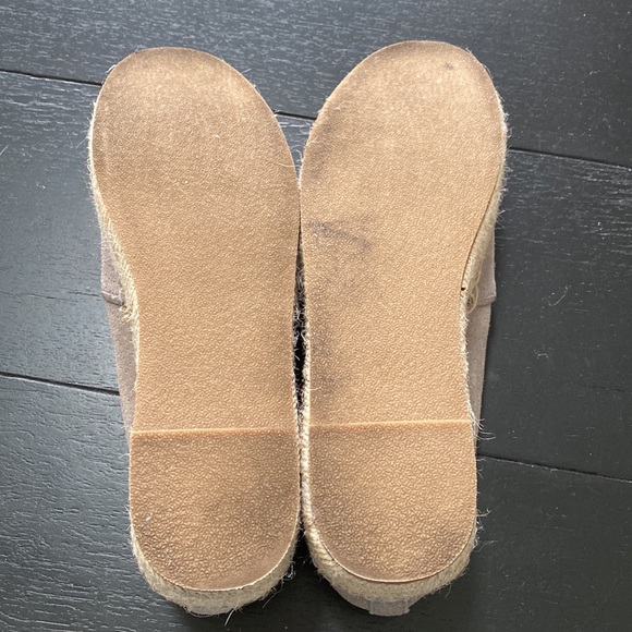 Soludos Platform Gray Suede Shoes. Size 8. - Picture 11 of 11